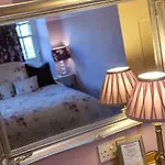 Alojamento de Acomodação e Pequeno-almoço The Hill 4*