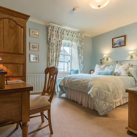 The Hill 4*