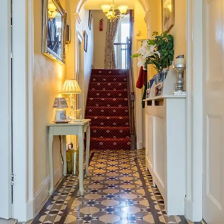 The Hill Bed and breakfast 4*